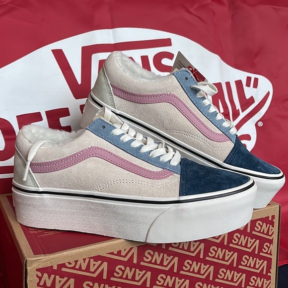 Vans Old Skool Stacked 
Pig Suede/Sherpa Multi Co
VNOA7Q5MMUL
WMNS Platforms - Picture 6 of 16